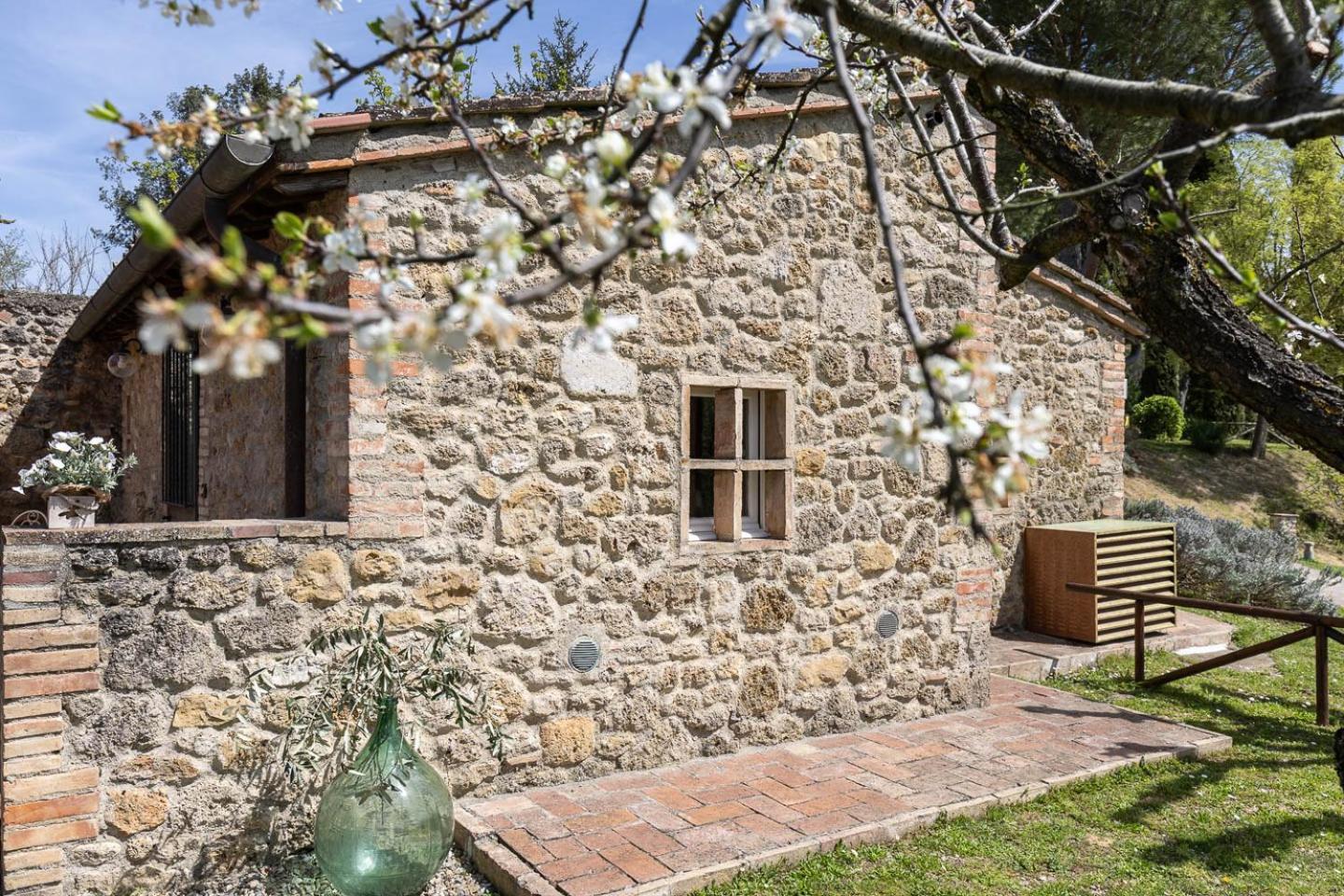 Relais Antico Borgo San Lorenzo Поджибонси Екстериор снимка